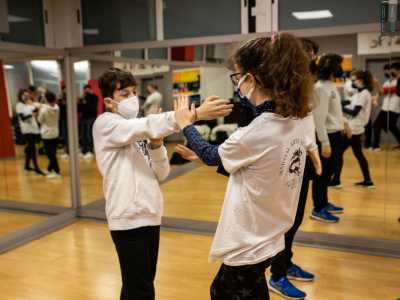 Notiamo anche dei ragazzini, come Alice, di 10 anni e Antonello, di 13
